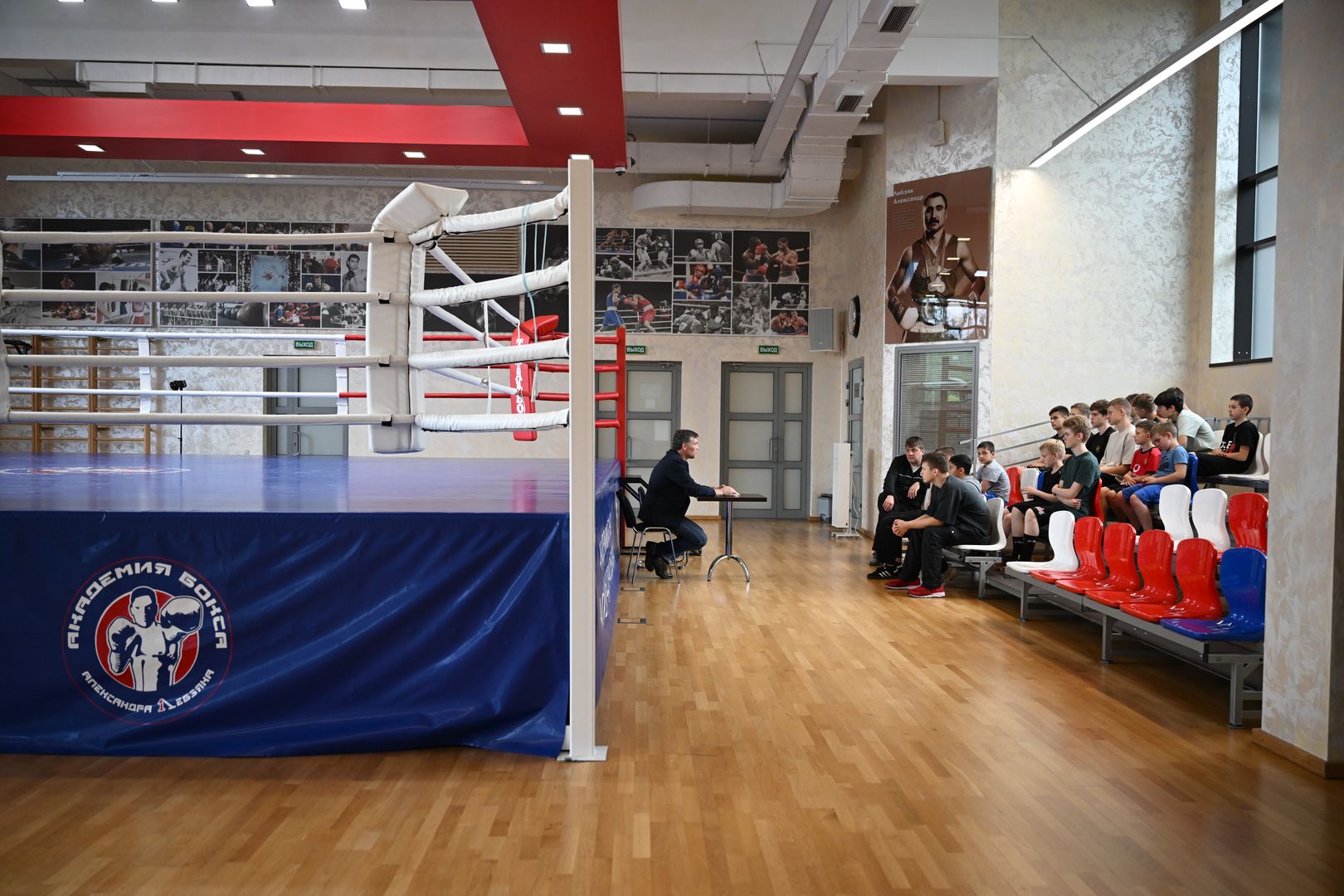 Посетил боксёр-профессионал Григорий Дрозд