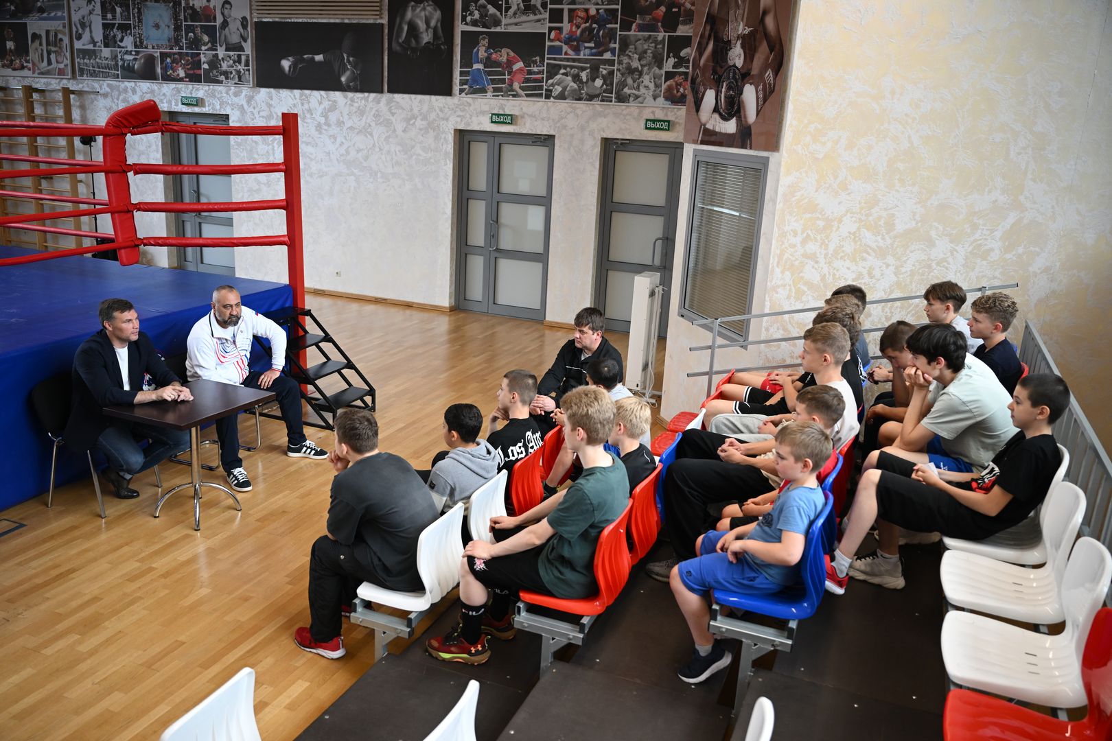 Посетил боксёр-профессионал Григорий Дрозд