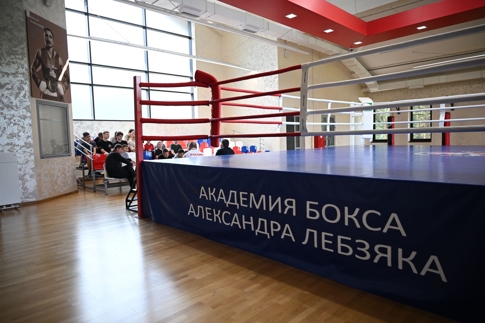 Посетил боксёр-профессионал Григорий Дрозд