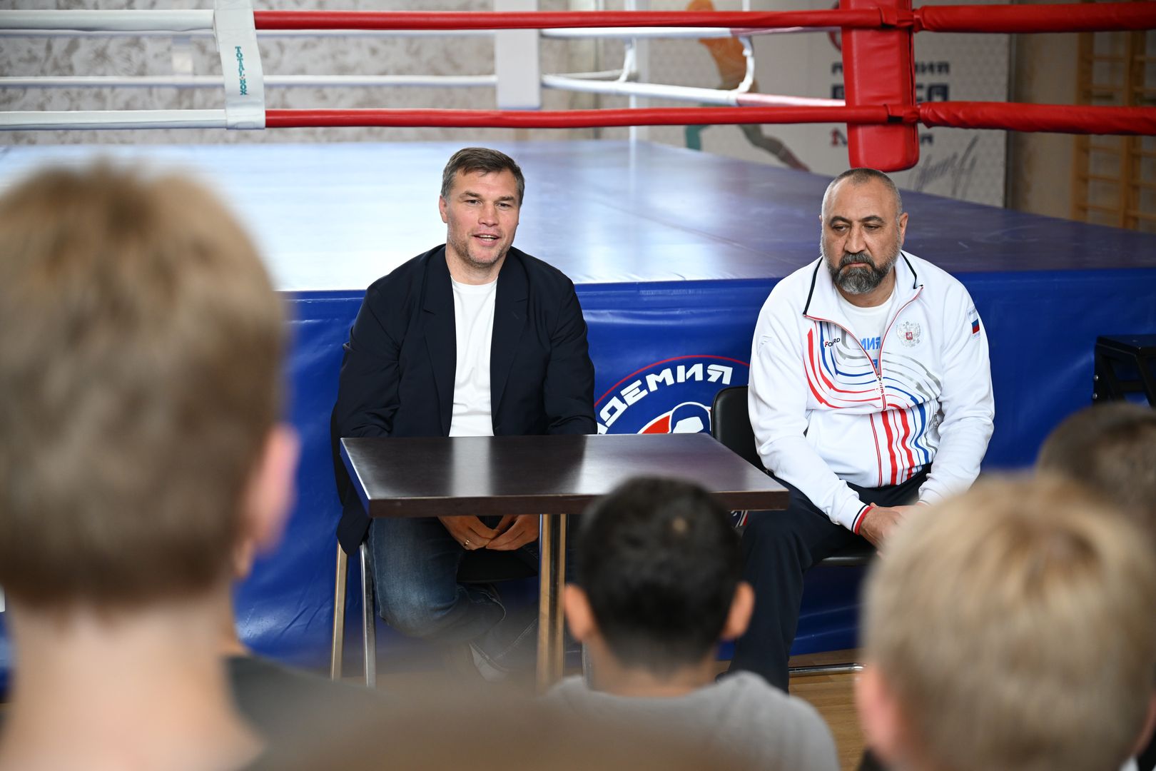 Посетил боксёр-профессионал Григорий Дрозд