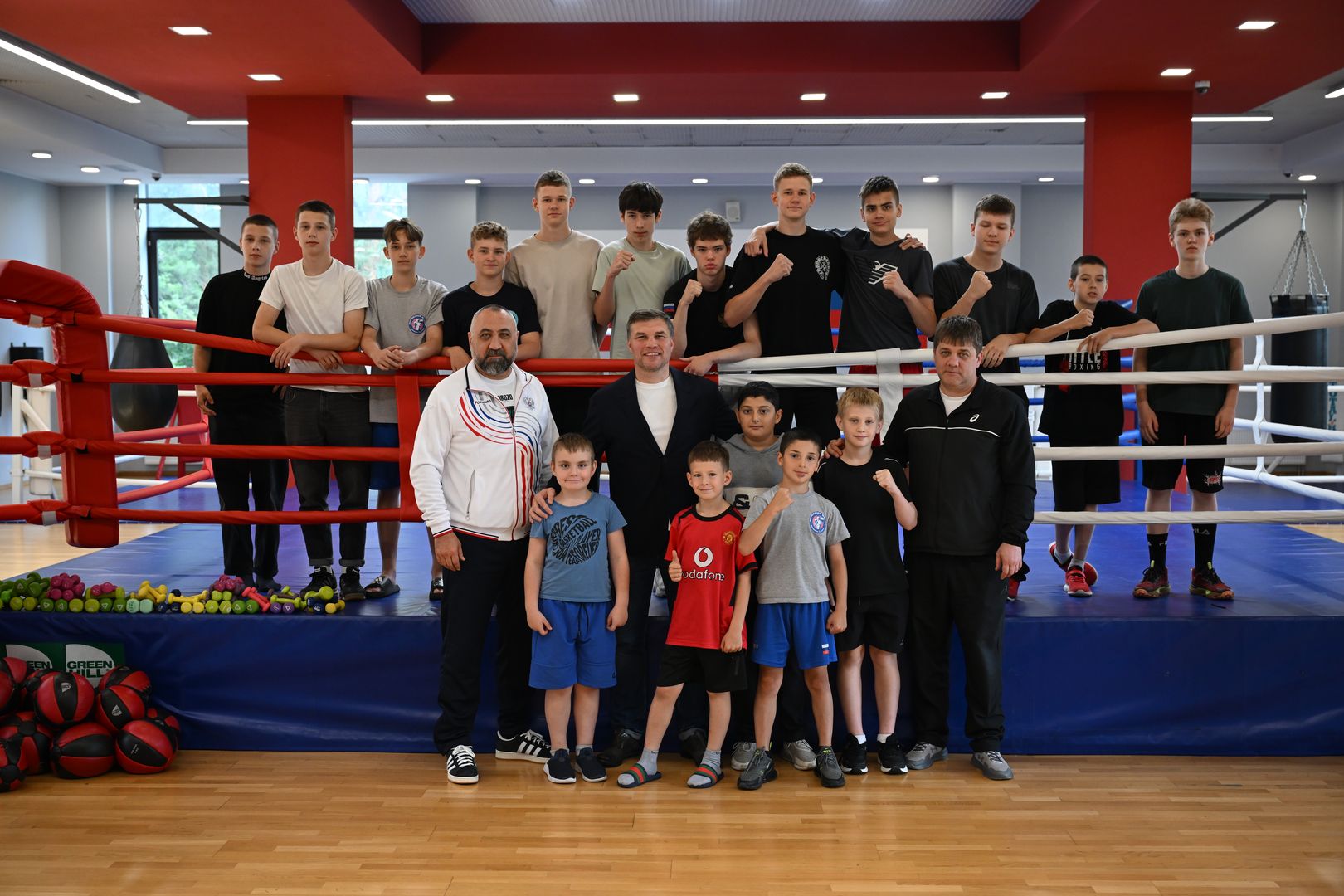 Посетил боксёр-профессионал Григорий Дрозд